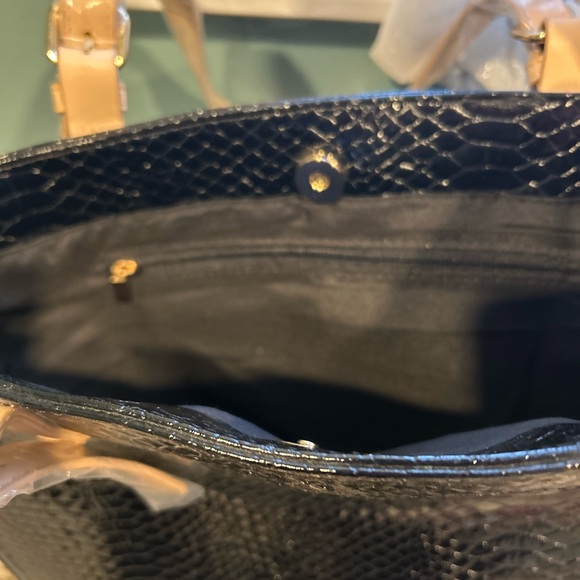 🔥🆕🔥 Black Snakeskin Embossed Tote Bag - Contrast Tan Straps - Picture 4 of 5